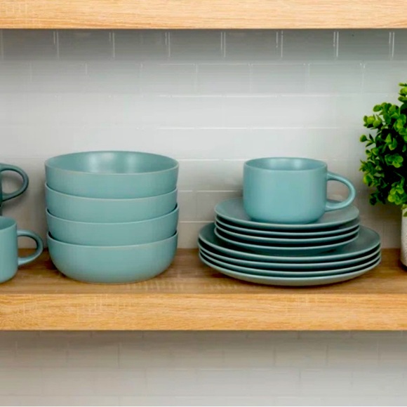 32pc dinnerware. - Picture 3 of 15